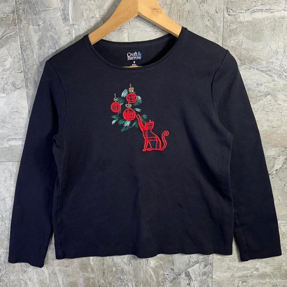 Croft & Barrow Black long sleeve cat shirt embroidered women's medium